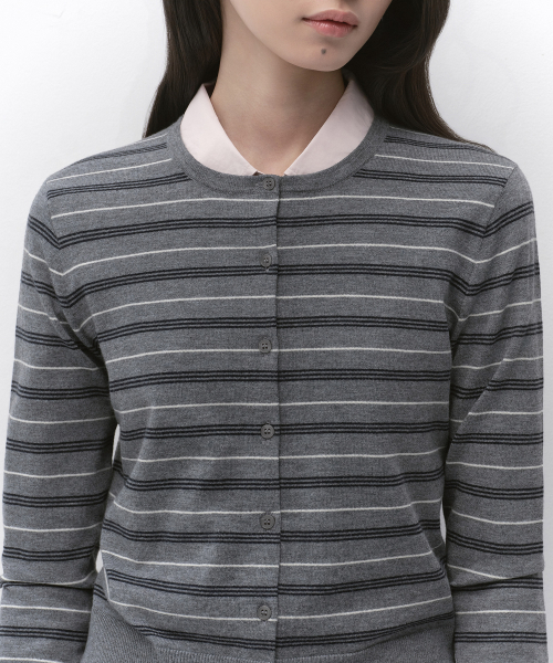 MUSINSA STANDARD WOMAN（ムシンサスタンダードウーマン）の「ウィメンズマルチストライプラウンドネックカーディガン[グレー]（カーディガン/ボレロ・レディース・その他・SMALL/MEDIUM/LARGE/X-SMALL）」の4枚目の写真