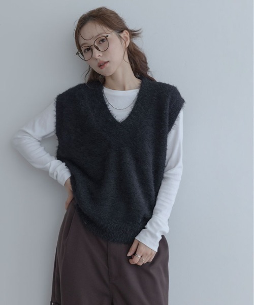 maviru(マヴィル)の「深Vネック シャギー ニット ベスト(ニット/セーター・レディース・グレー/ベージュ/ブラック/オフホワイト/ブラウン系その他・FREE)」の12枚目の写真