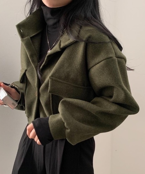 Beststore(ベストストア)の「【洗練された大人の着こなし】 ショート丈ジャケット ブルゾン スタンドカラー フロントボタン 春秋冬(ブルゾン・レディース・カーキ/アイボリー/ダークグレー/ブラック・FREE)」の4枚目の写真