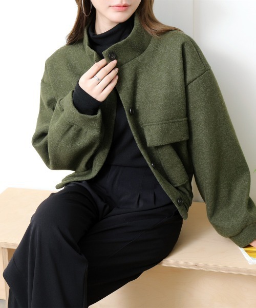 Beststore(ベストストア)の「【洗練された大人の着こなし】 ショート丈ジャケット ブルゾン スタンドカラー フロントボタン 春秋冬(ブルゾン・レディース・カーキ/アイボリー/ダークグレー/ブラック・FREE)」の6枚目の写真
