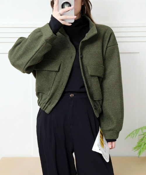 Beststore(ベストストア)の「【洗練された大人の着こなし】 ショート丈ジャケット ブルゾン スタンドカラー フロントボタン 春秋冬(ブルゾン・レディース・カーキ/アイボリー/ダークグレー/ブラック・FREE)」の11枚目の写真