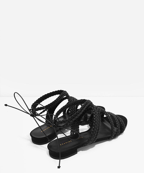 CHARLES & KEITH（チャールズ & キース）の「ブレイディッドストラップサンダル / BRAIDED STRAP SANDALS（サンダル・レディース・ブラック/ゴールド・23cm/24cm/23.5cm/24.5cm）」の4枚目の写真