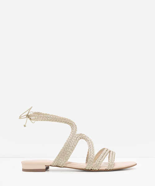 CHARLES & KEITH（チャールズ & キース）の「ブレイディッドストラップサンダル / BRAIDED STRAP SANDALS（サンダル・レディース・ブラック/ゴールド・23cm/24cm/23.5cm/24.5cm）」の6枚目の写真