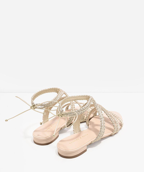 CHARLES & KEITH（チャールズ & キース）の「ブレイディッドストラップサンダル / BRAIDED STRAP SANDALS（サンダル・レディース・ブラック/ゴールド・23cm/24cm/23.5cm/24.5cm）」の7枚目の写真