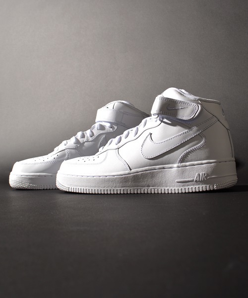 NIKE（ナイキ）の「NIKE: AIR FORCE 1 MID（スニーカー・メンズ・ブラック/ホワイト・6/8/9/7）」の2枚目の写真