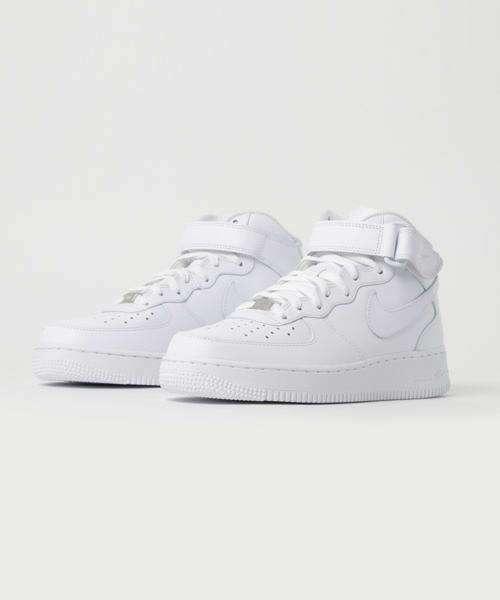 NIKE（ナイキ）の「NIKE: AIR FORCE 1 MID（スニーカー・メンズ・ブラック/ホワイト・6/8/9/7）」の4枚目の写真