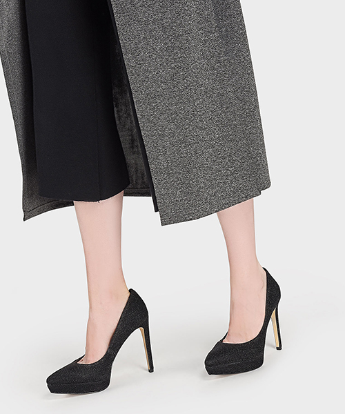CHARLES & KEITH(チャールズ & キース)の「ポインテッドプラットフォームパンプス / POINTED PLATFORM PUMPS(パンプス・レディース・ブラック/アイボリー・23.5cm/23cm/25.5cm/25cm/24.5cm/22.5cm)」の3枚目の写真