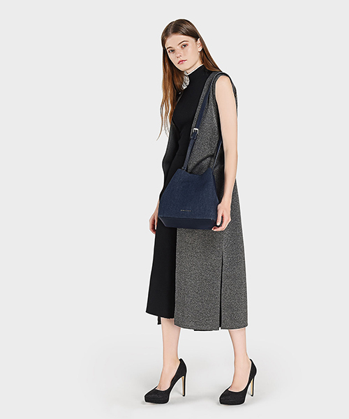CHARLES & KEITH(チャールズ & キース)の「ポインテッドプラットフォームパンプス / POINTED PLATFORM PUMPS(パンプス・レディース・ブラック/アイボリー・23.5cm/23cm/25.5cm/25cm/24.5cm/22.5cm)」の12枚目の写真