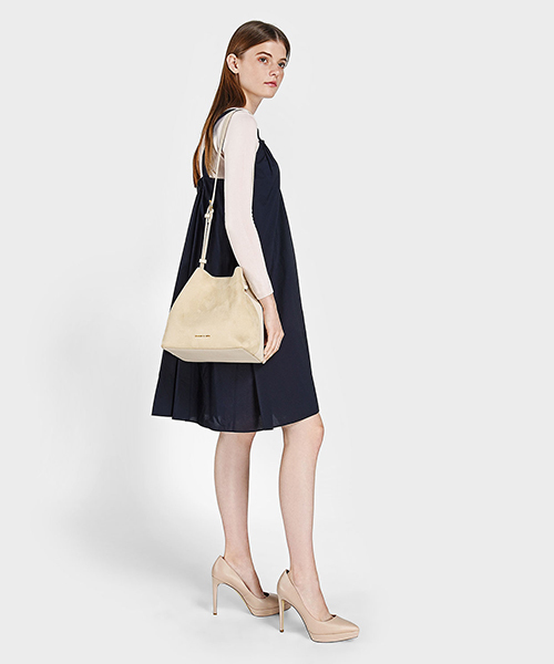 CHARLES & KEITH(チャールズ & キース)の「ポインテッドプラットフォームパンプス / POINTED PLATFORM PUMPS(パンプス・レディース・ブラック/アイボリー・23.5cm/23cm/25.5cm/25cm/24.5cm/22.5cm)」の14枚目の写真