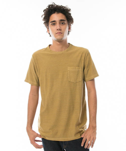 BILLABONG(ビラボン)の「BILLABONG メンズ 【SURFPLUS】 STRINGER SS CREW Tシャツ(Tシャツ/カットソー・メンズ・ブルー/マスタード・SMALL/LARGE/MEDIUM)」の1枚目の写真