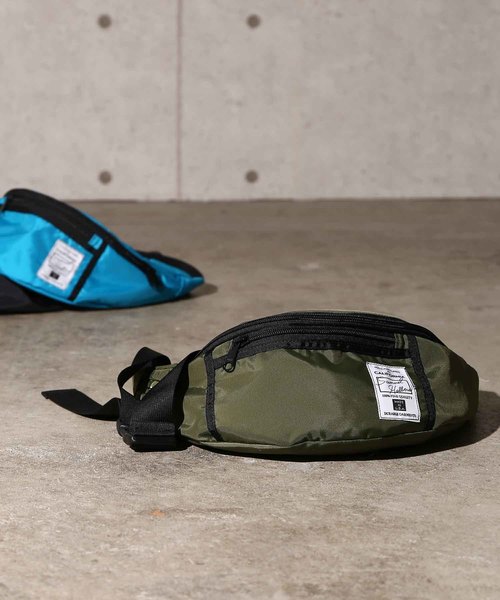 ADAM ET ROPE'（アダムエロペ）の「Samuel Halbers ウエストバッグ/UNISEX（ボディバッグ/ウエストポーチ・メンズ・ブラック/ターコイズブルー/グリーン系その他・FREE）」の3枚目の写真