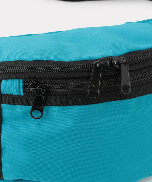 ADAM ET ROPE'（アダムエロペ）の「Samuel Halbers ウエストバッグ/UNISEX（ボディバッグ/ウエストポーチ・メンズ・ブラック/ターコイズブルー/グリーン系その他・FREE）」の8枚目の写真