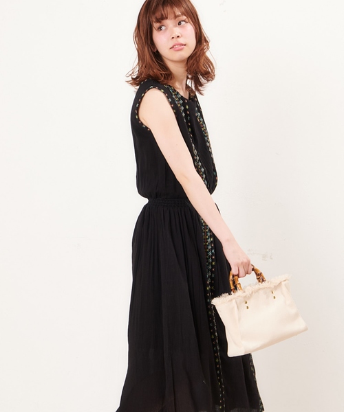 natural couture（ナチュラルクチュール）の「ジオメトリック刺繍楊柳ワンピース（ワンピース・レディース・ブルー/オフホワイト/ブラック・FREE）」の3枚目の写真