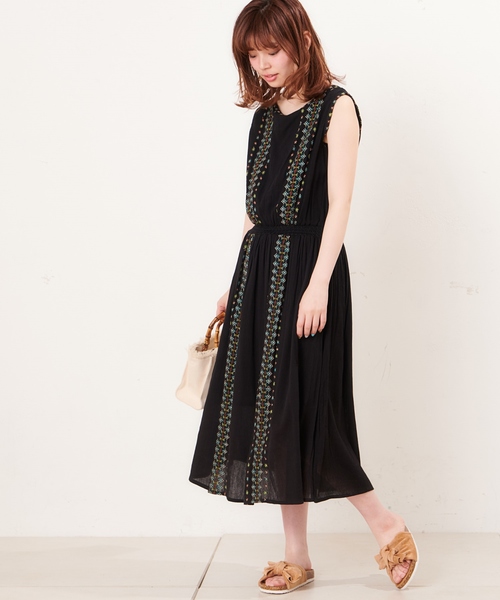 natural couture（ナチュラルクチュール）の「ジオメトリック刺繍楊柳ワンピース（ワンピース・レディース・ブルー/オフホワイト/ブラック・FREE）」の9枚目の写真