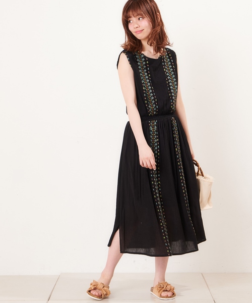 natural couture（ナチュラルクチュール）の「ジオメトリック刺繍楊柳ワンピース（ワンピース・レディース・ブルー/オフホワイト/ブラック・FREE）」の10枚目の写真