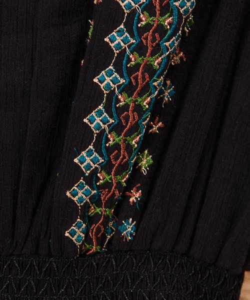 natural couture（ナチュラルクチュール）の「ジオメトリック刺繍楊柳ワンピース（ワンピース・レディース・ブルー/オフホワイト/ブラック・FREE）」の11枚目の写真