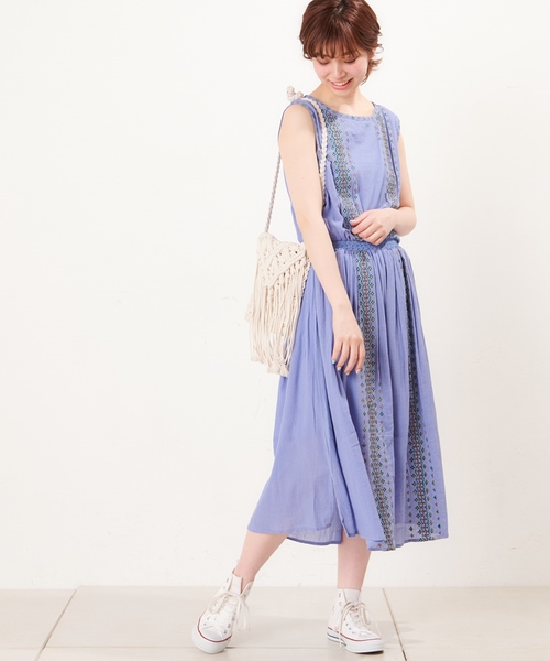 natural couture（ナチュラルクチュール）の「ジオメトリック刺繍楊柳ワンピース（ワンピース・レディース・ブルー/オフホワイト/ブラック・FREE）」の12枚目の写真