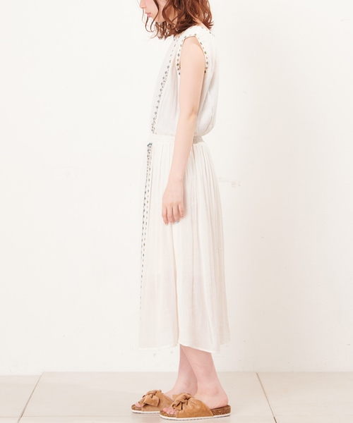 natural couture（ナチュラルクチュール）の「ジオメトリック刺繍楊柳ワンピース（ワンピース・レディース・ブルー/オフホワイト/ブラック・FREE）」の16枚目の写真