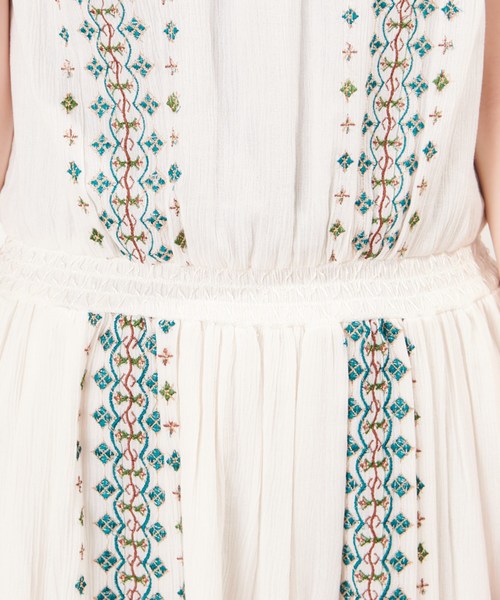 natural couture（ナチュラルクチュール）の「ジオメトリック刺繍楊柳ワンピース（ワンピース・レディース・ブルー/オフホワイト/ブラック・FREE）」の19枚目の写真