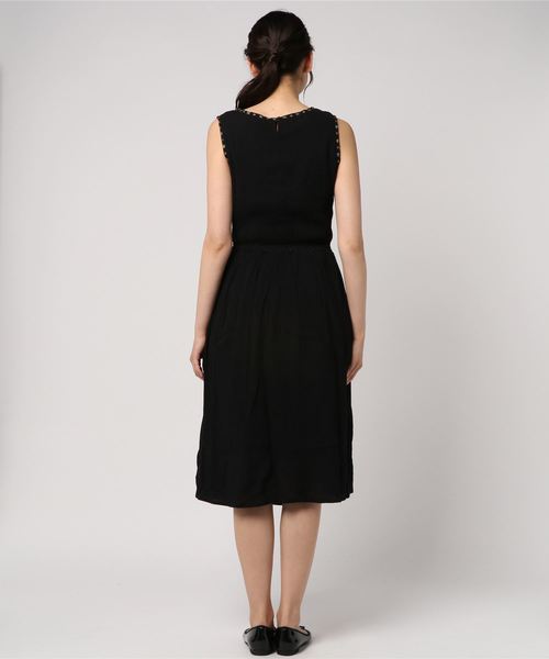 natural couture（ナチュラルクチュール）の「ジオメトリック刺繍楊柳ワンピース（ワンピース・レディース・ブルー/オフホワイト/ブラック・FREE）」の5枚目の写真