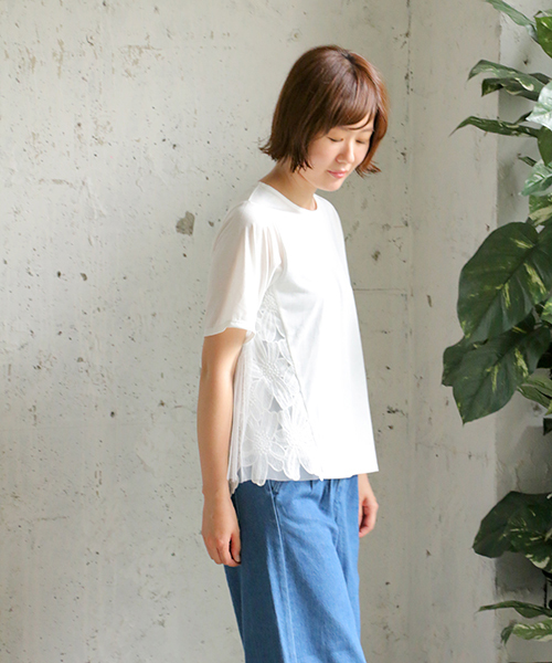 LBC(エルビーシー)の「脇チュールレースプルオーバー(Tシャツ/カットソー・レディース・ホワイト/ブラック・M/L)」の1枚目の写真
