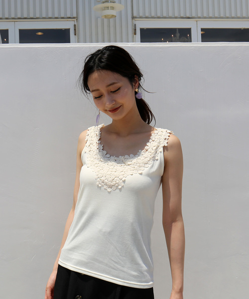 n'ee-ne（ネーネ）の「フラワーレースキャミソール（キャミソール・レディース・ブラック/キナリ/ネイビー/マスタード・M/LL/L）」の2枚目の写真