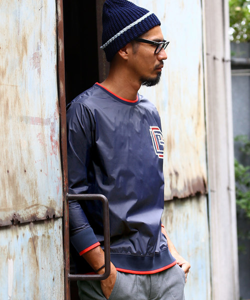 The DUFFER of ST.GEORGE�i�U�_�t�@�[�I�u�Z���g�W���[�W�j�́uNYLON PULL OVER�F�i�C���� �v���I�[�o�[�W���P�b�g �A�E�^�[�i���̑��g�b�v�X�j�v�b�l�C�r�[