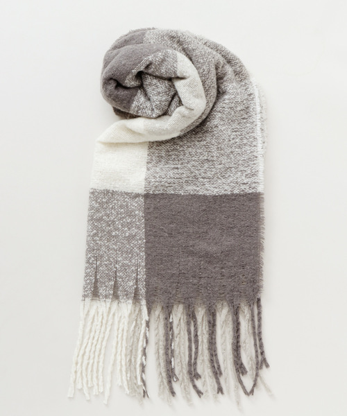 チャイハネ（チャイハネ）の「【チャイハネ】とろける肌ざわり チェック柄大判ショール（マフラー・レディース・グレー/レッド/イエロー/ブラック/オレンジ/グリーン/ベージュ/ホワイト/ダークブラウン/ブルー系その他/ターコイズブルー・FREE）」の4枚目の写真