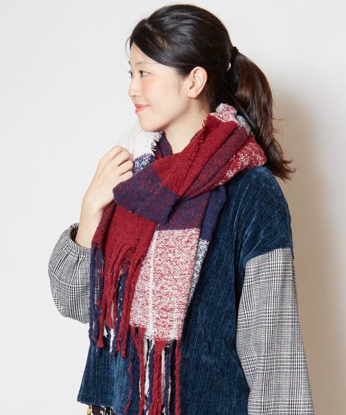 チャイハネ（チャイハネ）の「【チャイハネ】とろける肌ざわり チェック柄大判ショール（マフラー・レディース・グレー/レッド/イエロー/ブラック/オレンジ/グリーン/ベージュ/ホワイト/ダークブラウン/ブルー系その他/ターコイズブルー・FREE）」の10枚目の写真