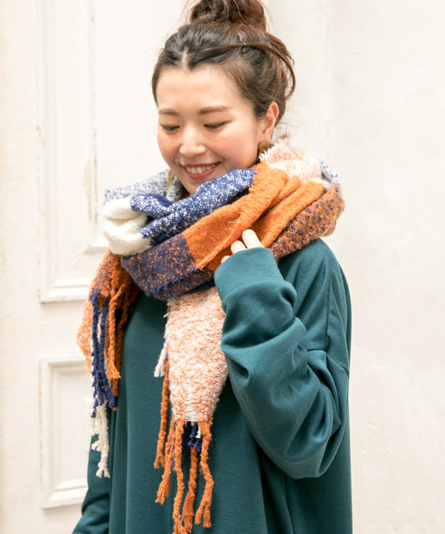 チャイハネ（チャイハネ）の「【チャイハネ】とろける肌ざわり チェック柄大判ショール（マフラー・レディース・グレー/レッド/イエロー/ブラック/オレンジ/グリーン/ベージュ/ホワイト/ダークブラウン/ブルー系その他/ターコイズブルー・FREE）」の11枚目の写真