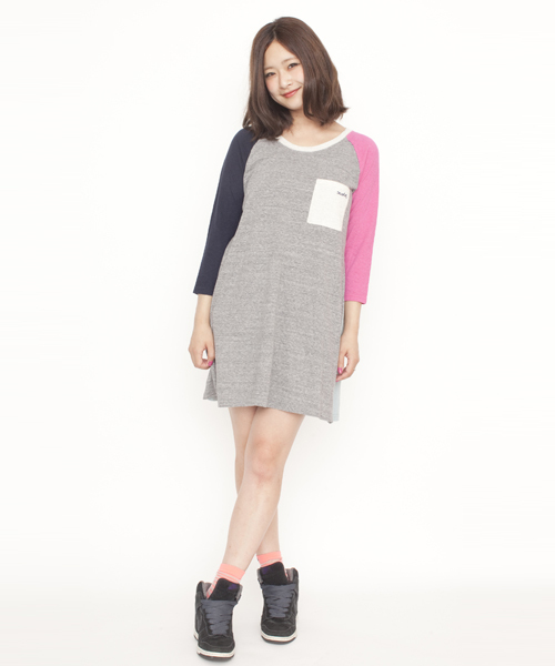 X-girl（エックスガール）の「CRAZY COLOR B/B TEE DRESS（ワンピース・レディース・ホワイト/ブラック/アッシュグレー・1/2）」の4枚目の写真