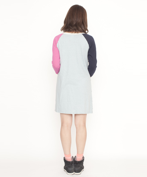 X-girl（エックスガール）の「CRAZY COLOR B/B TEE DRESS（ワンピース・レディース・ホワイト/ブラック/アッシュグレー・1/2）」の5枚目の写真