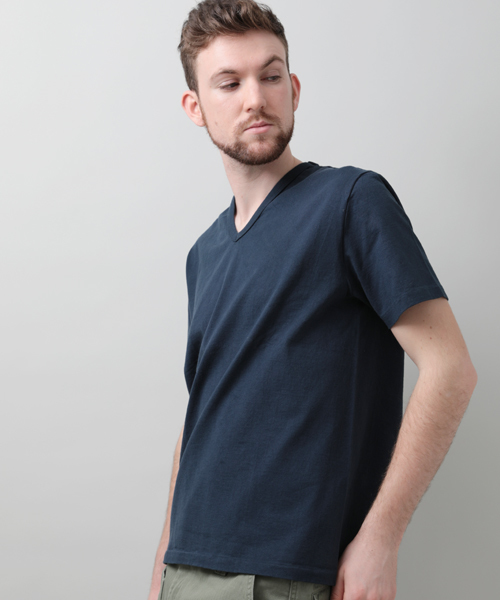 Denime（ドゥニーム）の「【MadeInJapan】BASIC CUTSEW/ベーシックカットソーVネックT（Tシャツ/カットソー・メンズ・オレンジ/ホワイト/ブラック/オリーブ/グレー/イエロー/サックスブルー/グリーン/杢グレー/ネイビー/カーキ/ライトブラウン・SMALL/MEDIUM/LARGE/X-SMALL/X-LARGE）」の9枚目の写真