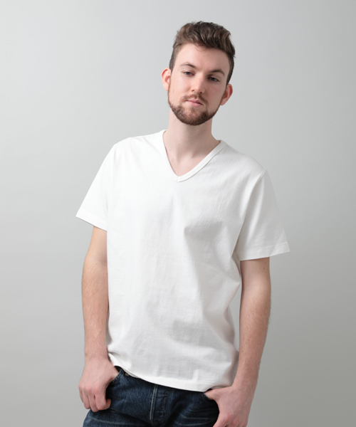 Denime（ドゥニーム）の「【MadeInJapan】BASIC CUTSEW/ベーシックカットソーVネックT（Tシャツ/カットソー・メンズ・オレンジ/ホワイト/ブラック/オリーブ/グレー/イエロー/サックスブルー/グリーン/杢グレー/ネイビー/カーキ/ライトブラウン・SMALL/MEDIUM/LARGE/X-SMALL/X-LARGE）」の2枚目の写真