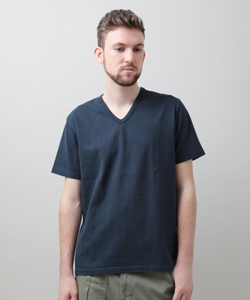 Denime（ドゥニーム）の「【MadeInJapan】BASIC CUTSEW/ベーシックカットソーVネックT（Tシャツ/カットソー・メンズ・オレンジ/ホワイト/ブラック/オリーブ/グレー/イエロー/サックスブルー/グリーン/杢グレー/ネイビー/カーキ/ライトブラウン・SMALL/MEDIUM/LARGE/X-SMALL/X-LARGE）」の22枚目の写真