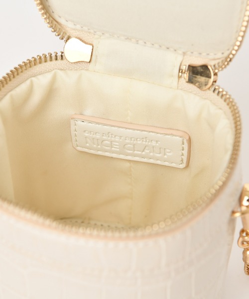 one after another NICE CLAUP(ワンアフターアナザーナイスクラップ)の「ミニバニティショルダーバッグ(ショルダーバッグ・レディース・アイボリー/サックスブルー/ピンクベージュ・FREE)」の9枚目の写真