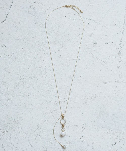 LOUNGEDRESS(ラウンジドレス)の「スライド淡水パールネックレス(ネックレス・レディース・ゴールド・FREE)」の1枚目の写真