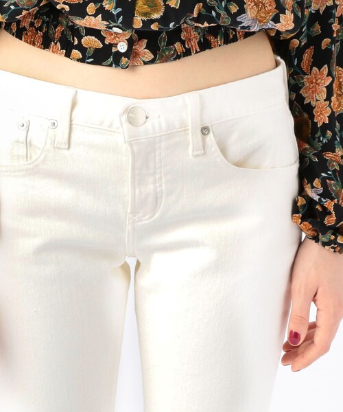 TOMORROWLAND (トゥモローランド)の「RED CARD TOKYO Anniversary Crop デニムテーパードパンツ(デニムパンツ・レディース・ホワイト・24/22/21/23/25)」の7枚目の写真