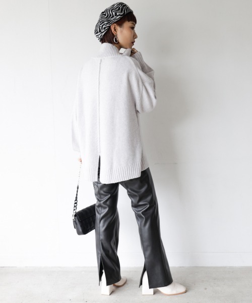 PAGEBOY（ページボーイ）の「ウールMIXバックスリットプルオーバー(ニット)（ニット/セーター・レディース・ブラック/オフホワイト/モカ/イエロー系その他/グレイッシュベージュ/レッド系その他3・FREE）」の19枚目の写真