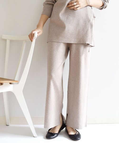 SHIPS Days(シップスデイズ)の「SHIPS Days:セミワイドニットパンツ◇(その他パンツ・レディース・ベージュ/ダークグレー・ONE SIZE)」の1枚目の写真