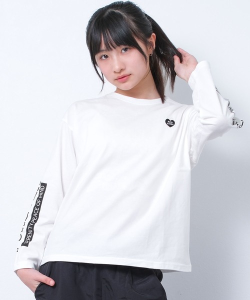RiCO SUCRE(リコシュクレ)の「袖プリントロングTシャツ(Tシャツ/カットソー・キッズ・ライトブルー/ラベンダー/ブラック/オフホワイト/ブラック系2/ピンク/ブラック系/ホワイト系/ホワイト系2/サックスブルー・130/160/140/150/165)」の3枚目の写真
