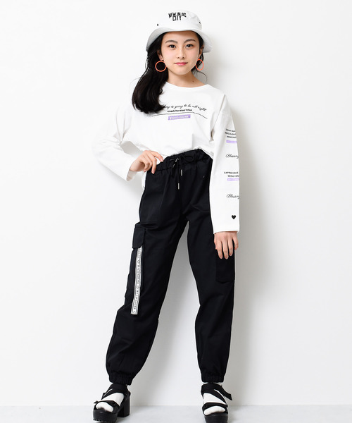 RiCO SUCRE(リコシュクレ)の「袖プリントロングTシャツ(Tシャツ/カットソー・キッズ・ライトブルー/ラベンダー/ブラック/オフホワイト/ブラック系2/ピンク/ブラック系/ホワイト系/ホワイト系2/サックスブルー・130/160/140/150/165)」の11枚目の写真