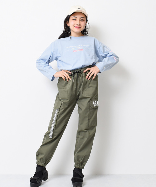 RiCO SUCRE(リコシュクレ)の「袖プリントロングTシャツ(Tシャツ/カットソー・キッズ・ライトブルー/ラベンダー/ブラック/オフホワイト/ブラック系2/ピンク/ブラック系/ホワイト系/ホワイト系2/サックスブルー・130/160/140/150/165)」の13枚目の写真