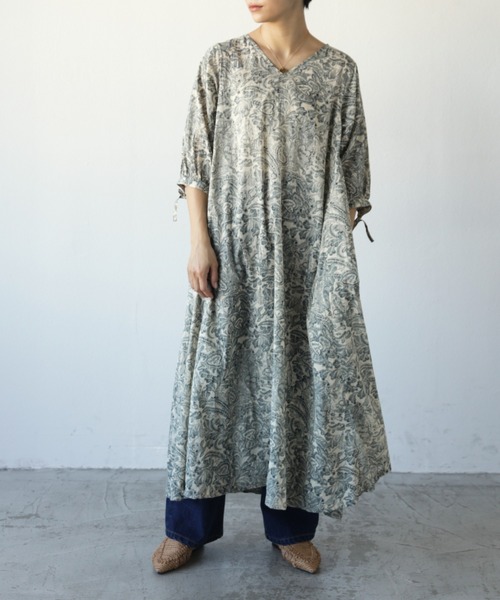 Auntie Rosa Holiday（アンティローザホリデー）の「花柄ロングフレアワンピース（ワンピース・レディース・ブラック/オフホワイト・FREE）」の9枚目の写真