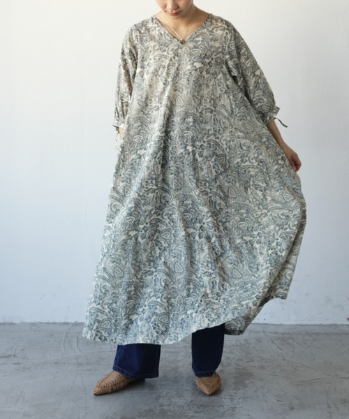 Auntie Rosa Holiday（アンティローザホリデー）の「花柄ロングフレアワンピース（ワンピース・レディース・ブラック/オフホワイト・FREE）」の3枚目の写真