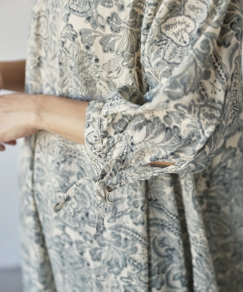 Auntie Rosa Holiday（アンティローザホリデー）の「花柄ロングフレアワンピース（ワンピース・レディース・ブラック/オフホワイト・FREE）」の10枚目の写真