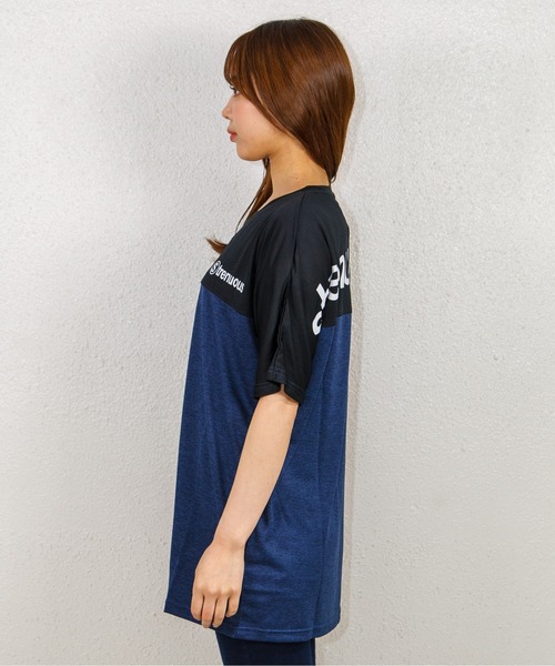 GGD(ジージーディー)の「カチオン天竺サイド切り替えビッグロゴTシャツ(Tシャツ/カットソー・レディース・グレー系その他/グレー/ネイビー系1/ネイビー系/ブラック・LL/L/M)」の7枚目の写真