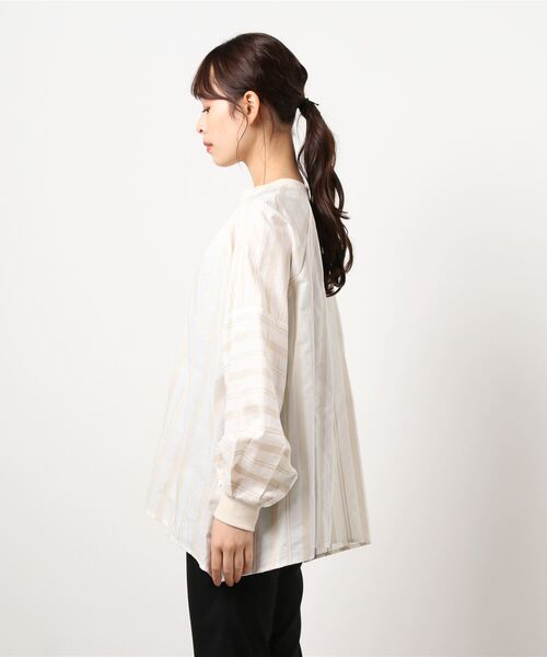 BDONNA（ビドンナ）の「カラミ風ドビーボーダー　ブラウス（シャツ/ブラウス・レディース・ネイビー/オフホワイト・MEDIUM）」の4枚目の写真