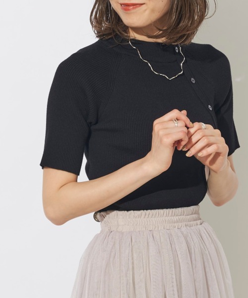 prose verse（プロズヴェール）の「アシメボタンリブハイネック半袖プルオーバー（ニット/セーター・レディース・グリーン系その他/グレイッシュベージュ/オフホワイト/ブラック・ﾌﾘ-）」の3枚目の写真