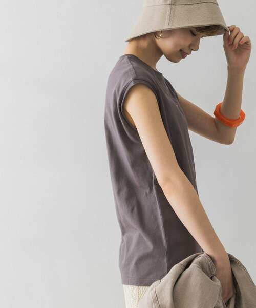 URBAN RESEARCH（アーバンリサーチ）の「『WEB限定』ロゴ刺繍フレンチスリーブTシャツ（Tシャツ/カットソー・レディース・ホワイト/チャコールグレー/モカ/ライトベージュ・FREE）」の13枚目の写真